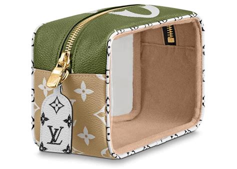 louis vuitton toiletry pouch monogram giant khaki green/beige|LOUIS VUITTON Monogram Giant Toiletry Pouch 26 .